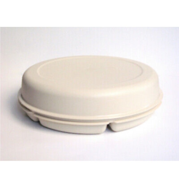 Tupperware Serving Center - Picture 3 of 6